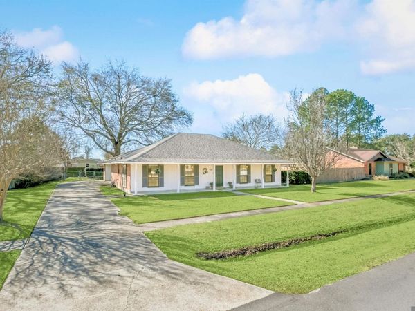 1928 E Eagle St, Zachary, LA 70791