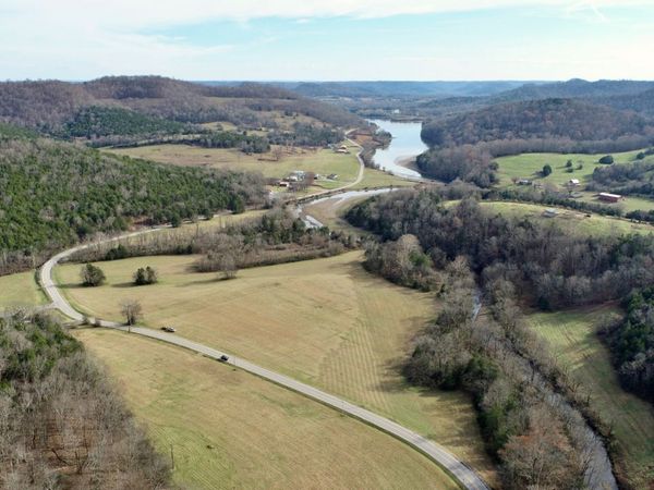 939 Wartrace Hwy, Pleasant Shade, TN 37145