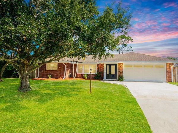 471 SE Lamon Lane, Port St. Lucie, FL 34983