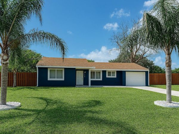 2055 SE West Dunbrooke Circle, Port St. Lucie, FL 34952