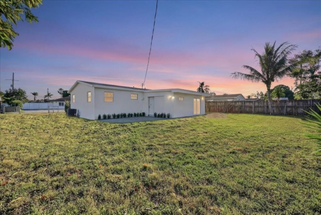 10335 SW 151st Terrace, Miami, FL 33176 Photo