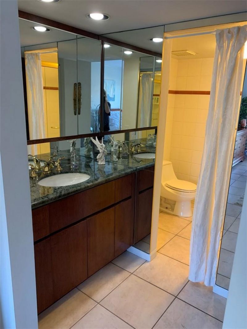 1 Alhambra Circle, Unit 407, Coral Gables, FL 33134 Photo