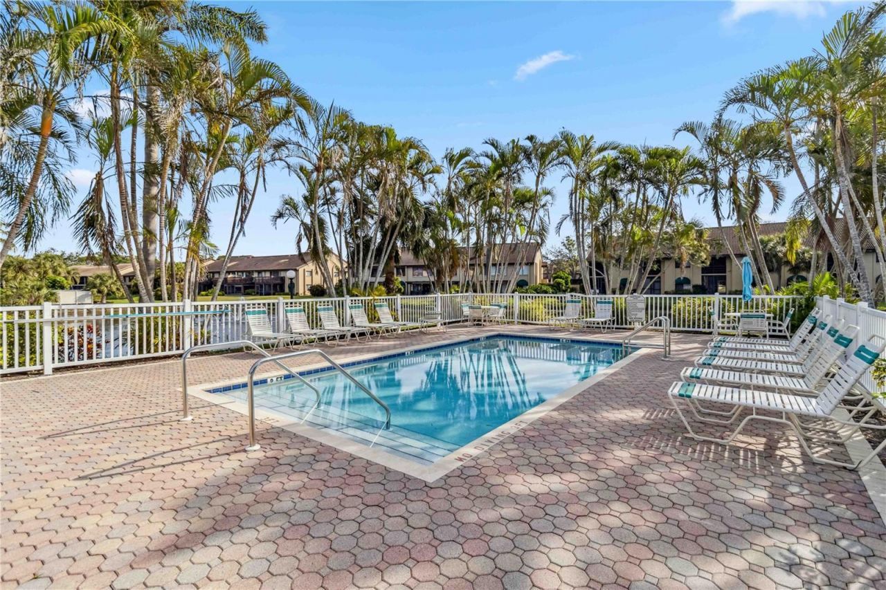 5631 Ashton Lake Drive, Unit 7, Sarasota, FL 34231 Photo