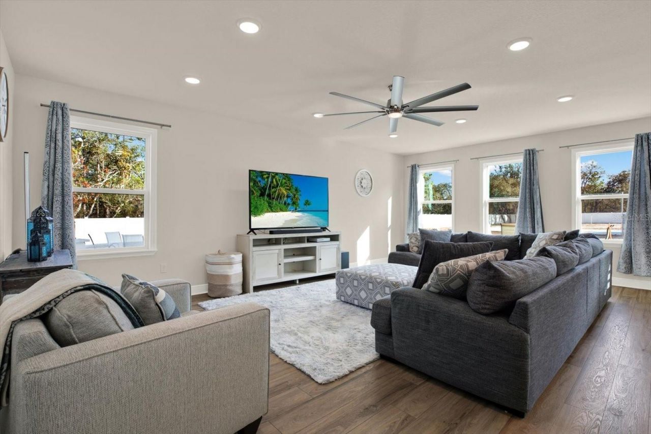 11208 Seattle Wren Avenue, Weeki Wachee, FL 34614 Photo