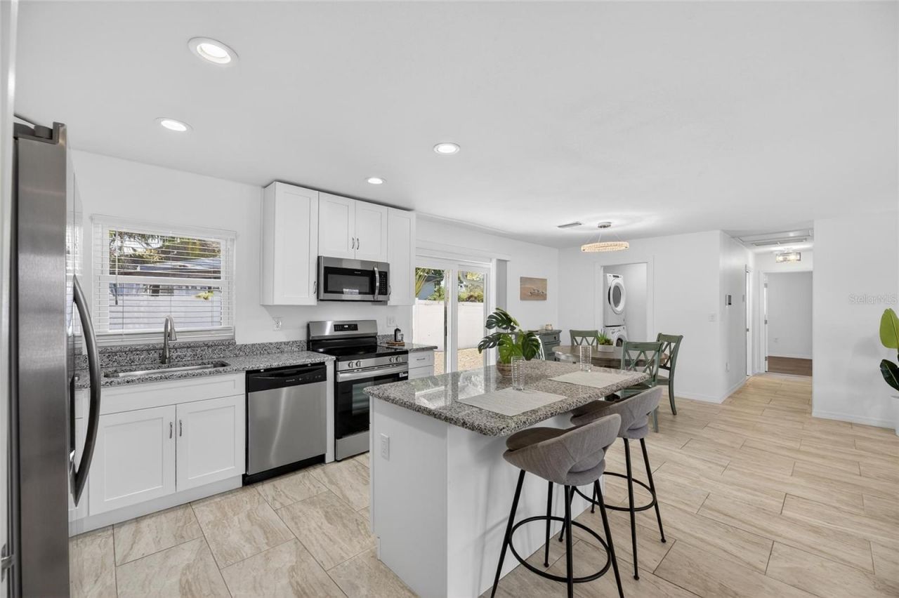 8050 Carolyn Street Ne, Saint Petersburg, FL 33702 Photo