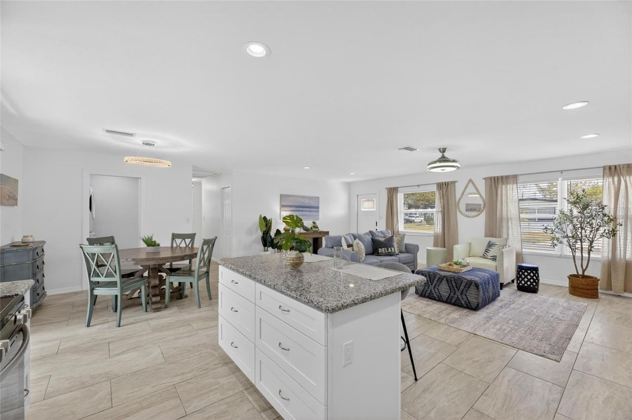 8050 Carolyn Street Ne, Saint Petersburg, FL 33702 Photo