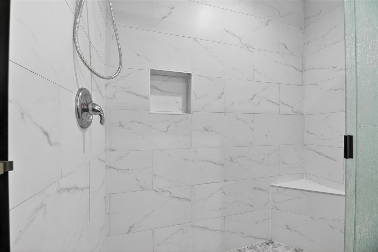 8050 Carolyn Street Ne, Saint Petersburg, FL 33702 Photo