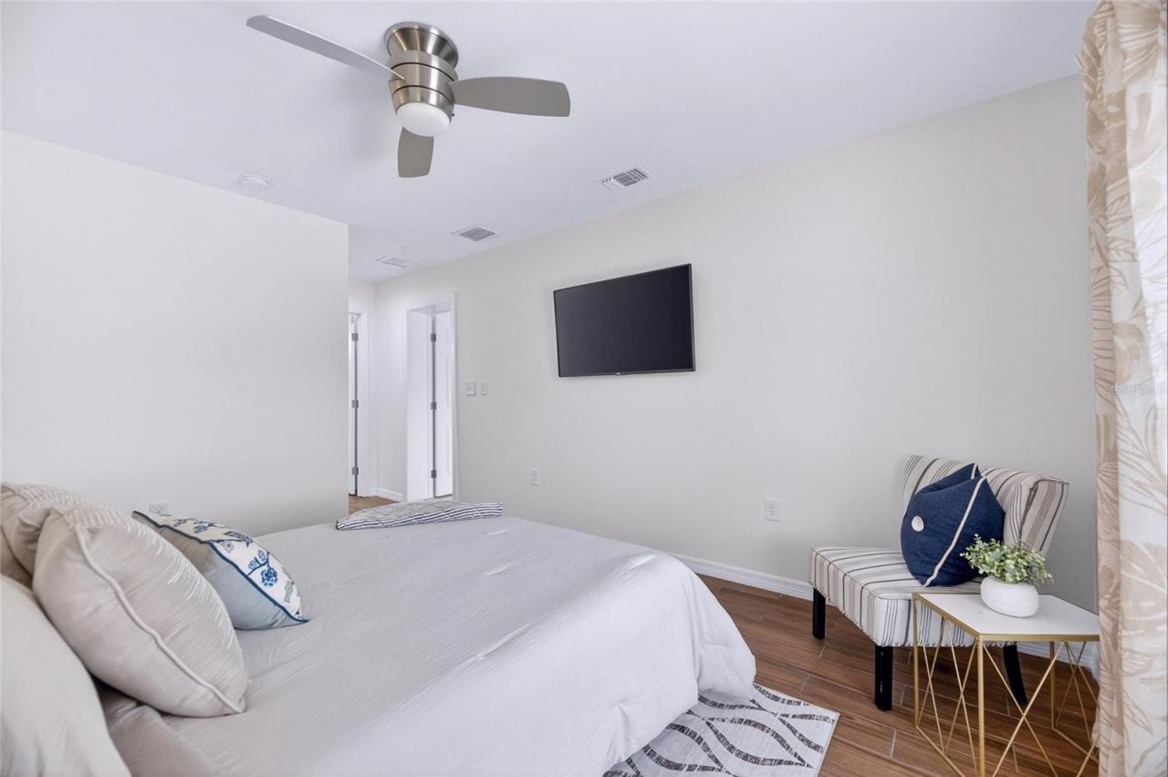 8050 Carolyn Street Ne, Saint Petersburg, FL 33702 Photo