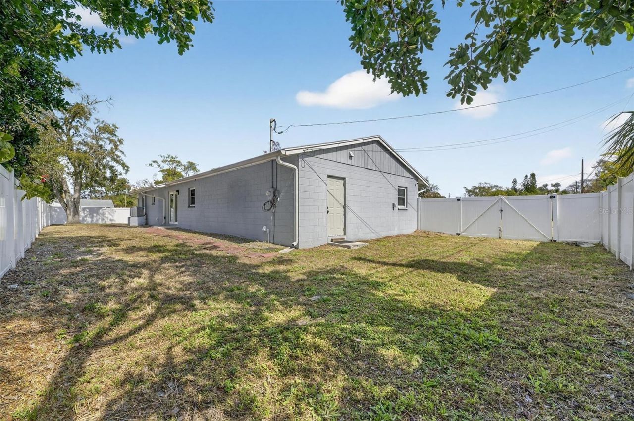 8050 Carolyn Street Ne, Saint Petersburg, FL 33702 Photo