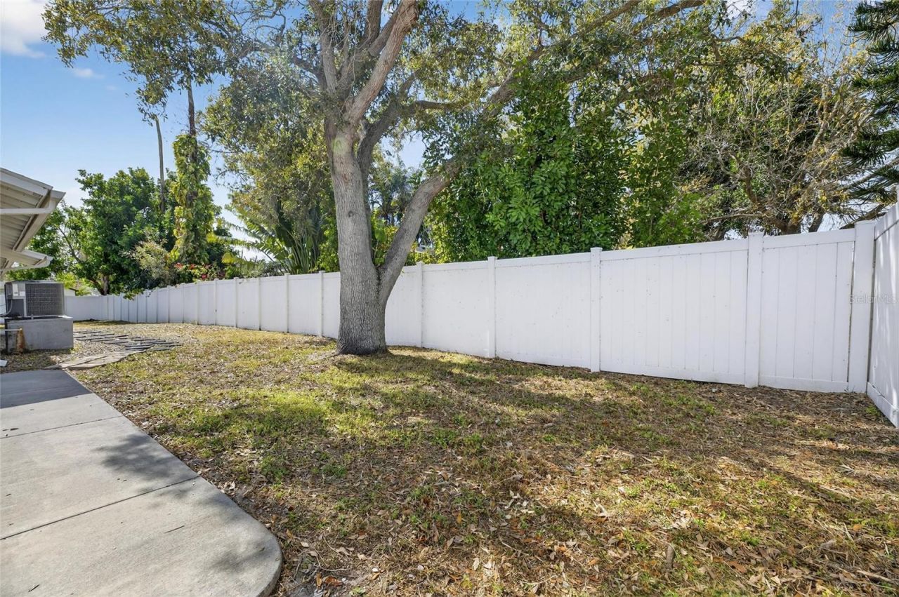 8050 Carolyn Street Ne, Saint Petersburg, FL 33702 Photo