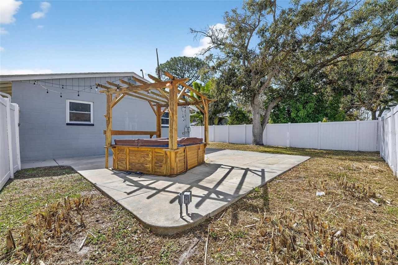 8050 Carolyn Street Ne, Saint Petersburg, FL 33702 Photo