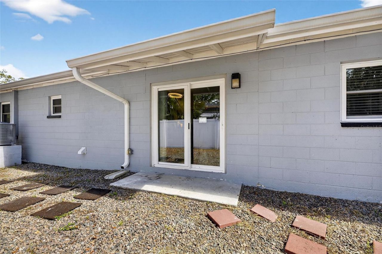 8050 Carolyn Street Ne, Saint Petersburg, FL 33702 Photo