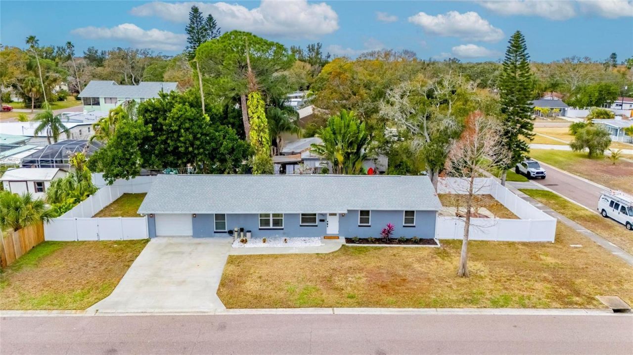 8050 Carolyn Street Ne, Saint Petersburg, FL 33702 Photo