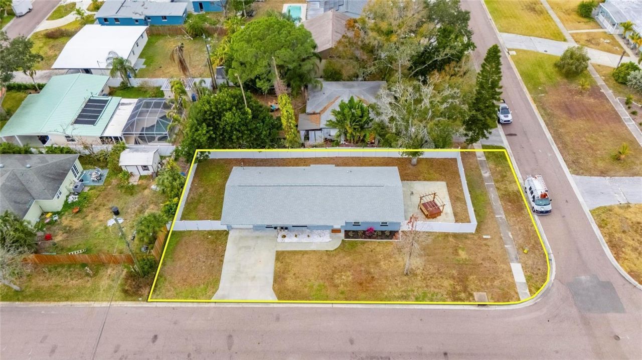 8050 Carolyn Street Ne, Saint Petersburg, FL 33702 Photo