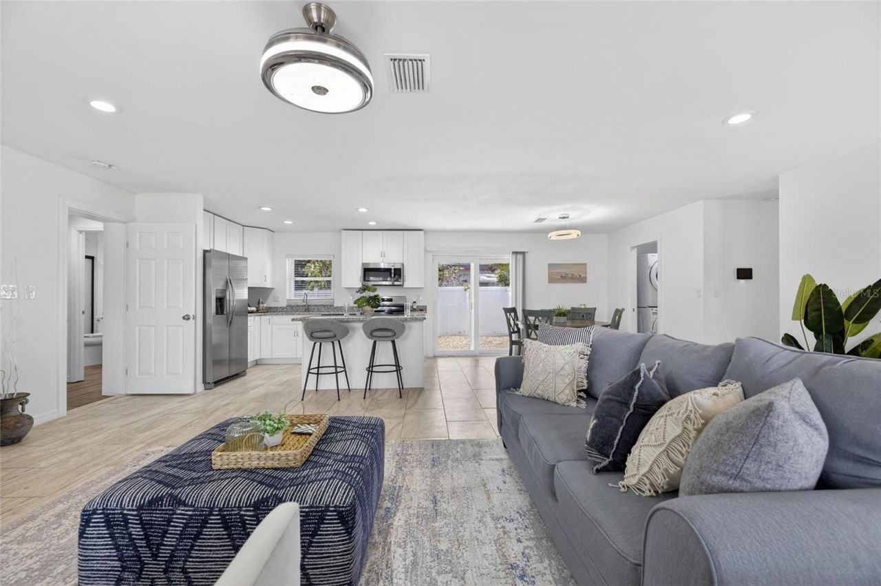 8050 Carolyn Street Ne, Saint Petersburg, FL 33702 Photo