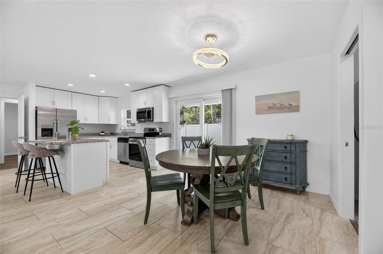 8050 Carolyn Street Ne, Saint Petersburg, FL 33702 Photo