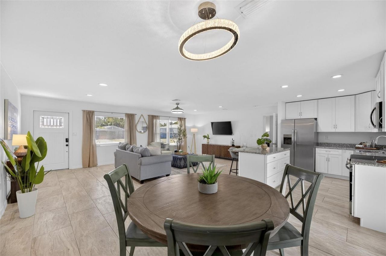 8050 Carolyn Street Ne, Saint Petersburg, FL 33702 Photo