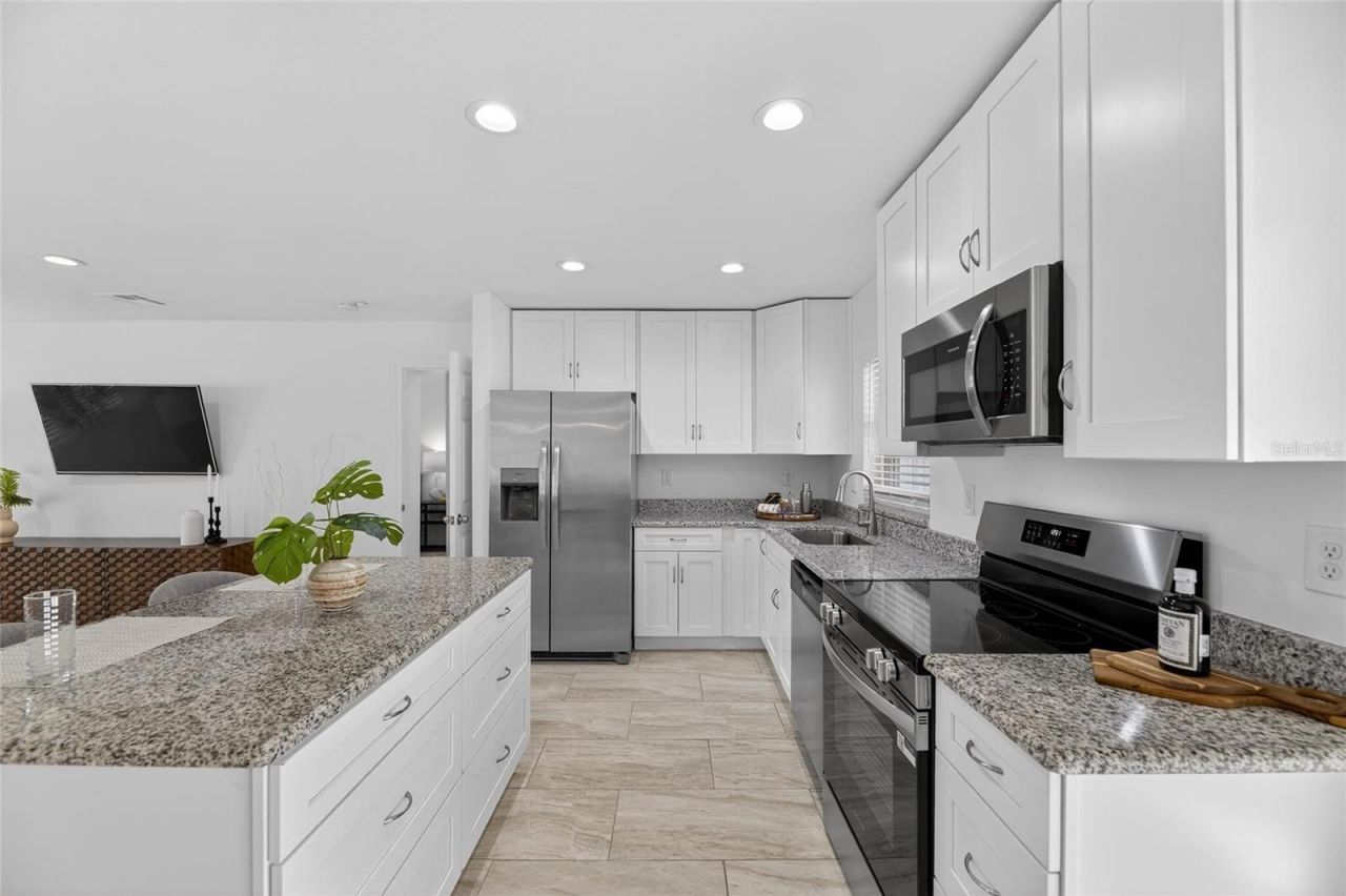 8050 Carolyn Street Ne, Saint Petersburg, FL 33702 Photo