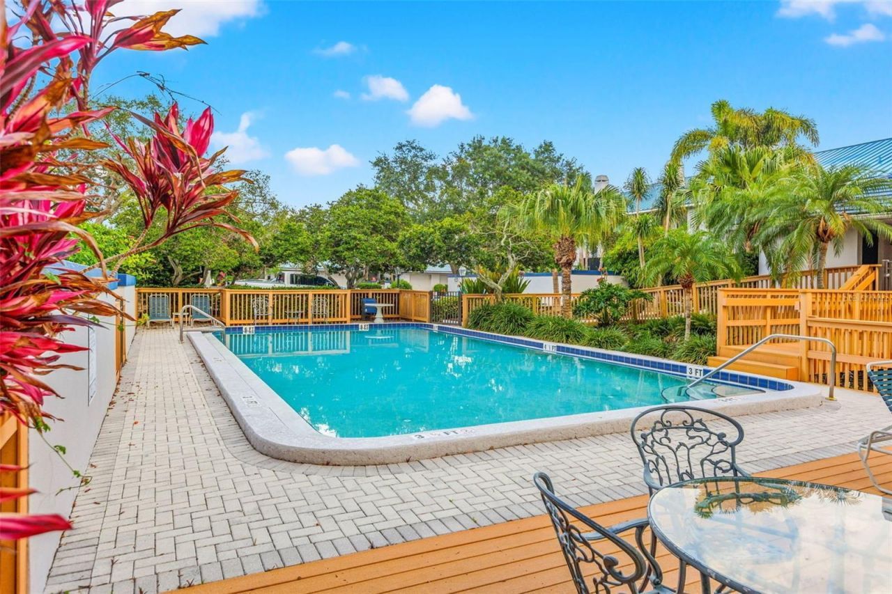 1671 Watermark Circle Ne, Saint Petersburg, FL 33702 Photo