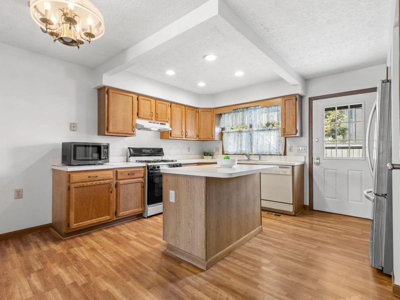 5844 Thada Lane, Columbus, OH 43229 Photo 4