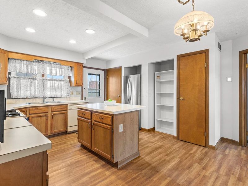 5844 Thada Lane, Columbus, OH 43229 Photo 6