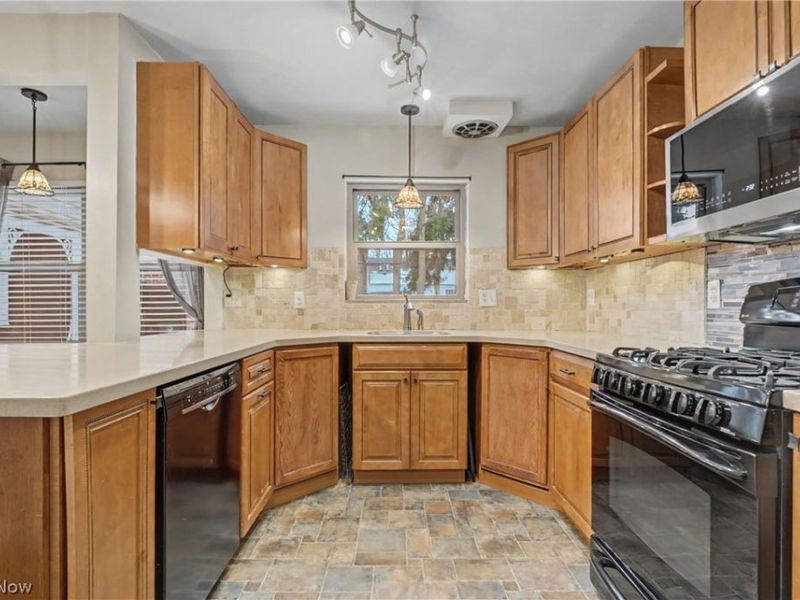 674 Upper Merriman Drive, Akron, OH 44303 Photo 11