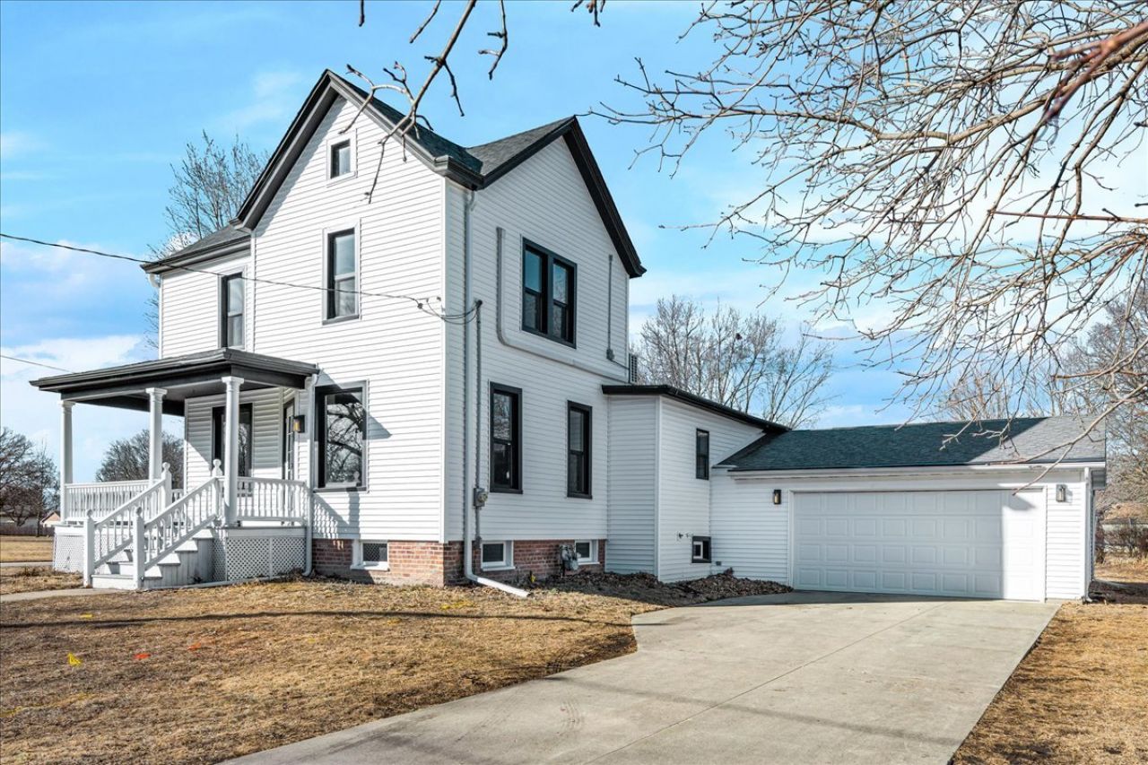 11 E 3rd Street, El Paso, IL 61738 Main Photo