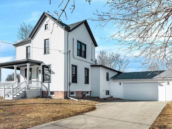 11 E 3rd Street, El Paso, IL 61738