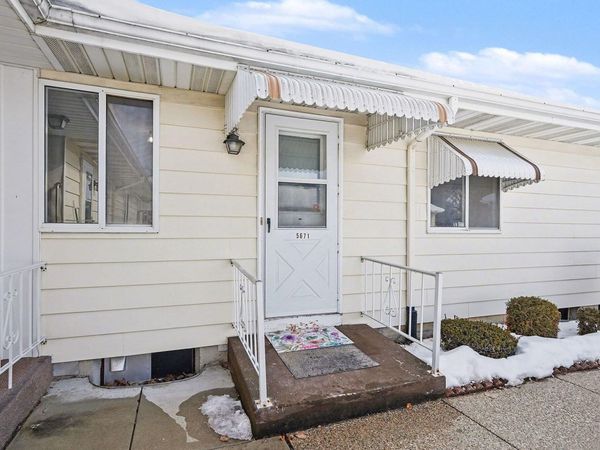 5671 Leisure South Drive SE, Grand Rapids, MI 49548