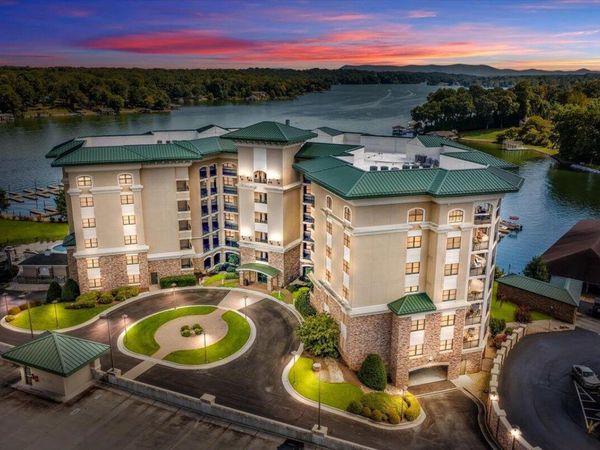 100 BRIDGEWATER POINTE PL, Unit 502, Moneta, VA 24121