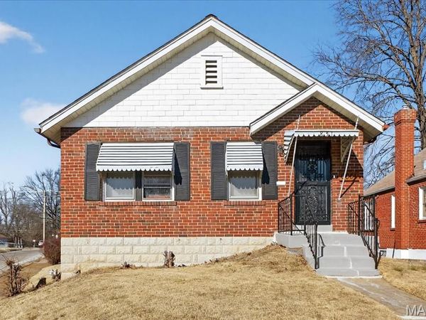 6851 Raymond Avenue, University City, MO 63130