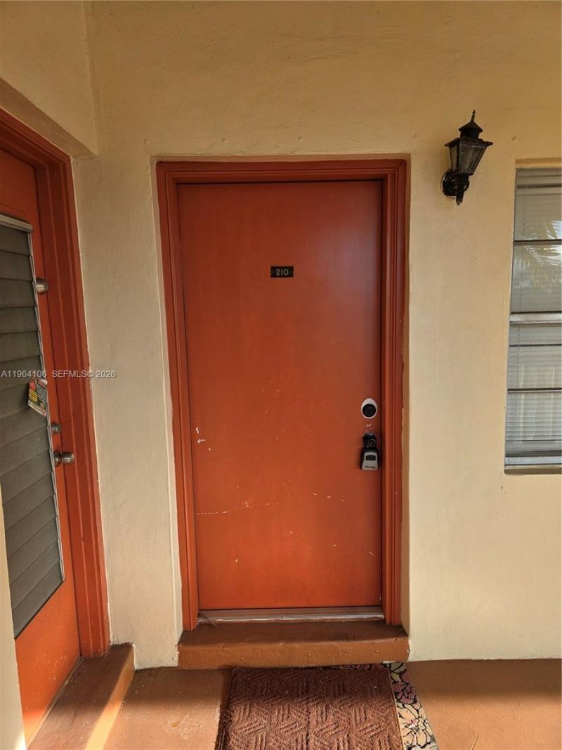 4731 NW 10th Ct , Unit 210, Plantation, FL 33313 Photo