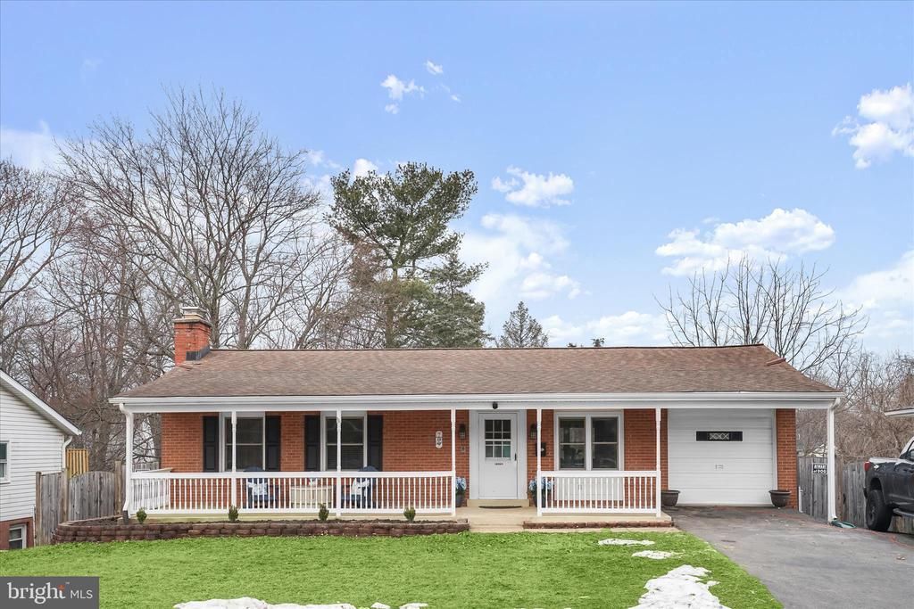 709 W Poplar Road, Sterling, VA 20164 Main Photo