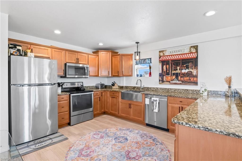 6050 Stringfellow Rd, Saint James City, FL 33956 Photo