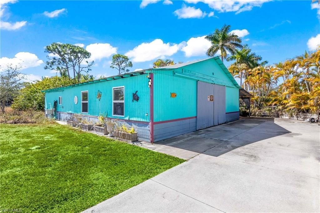 6050 Stringfellow Rd, Saint James City, FL 33956 Photo