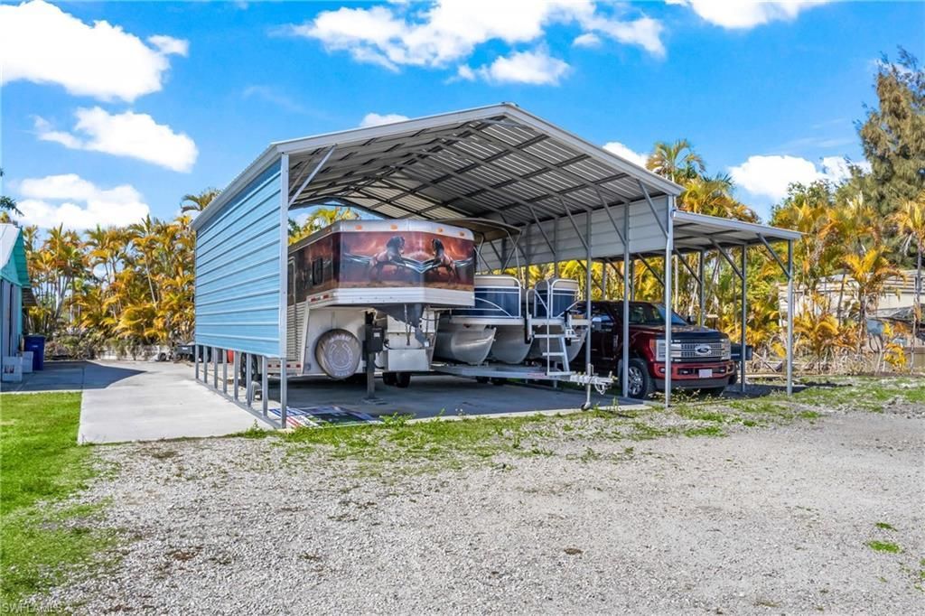 6050 Stringfellow Rd, Saint James City, FL 33956 Photo