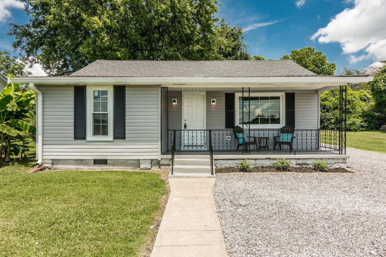 213 21st Ave W, Springfield, TN 37172 Main Photo