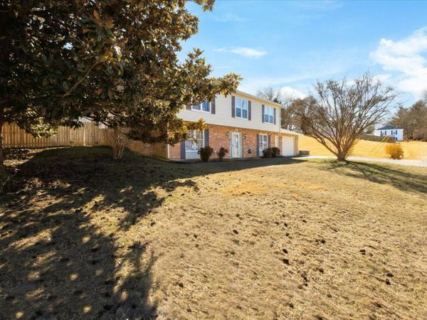 3650 Kentland DR, Roanoke, VA 24018