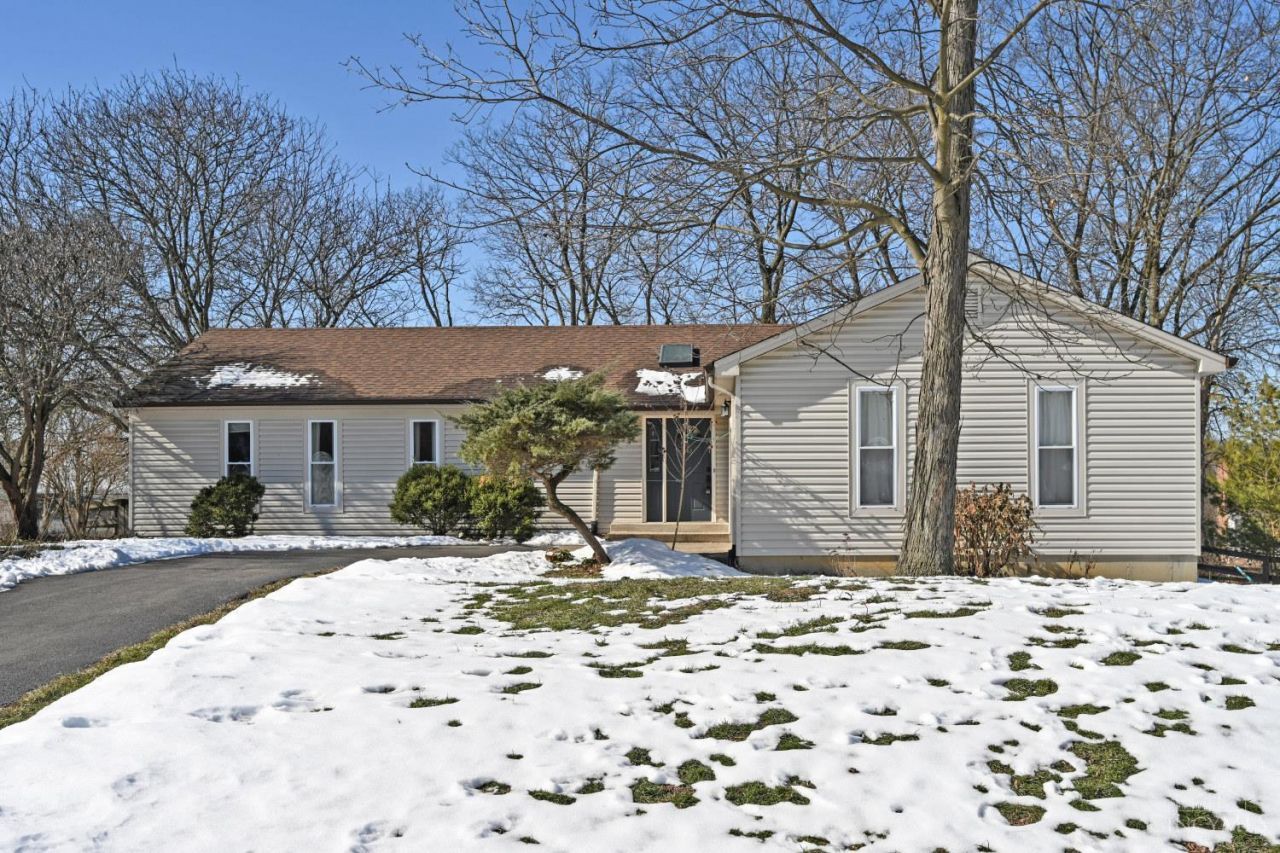 7597 Whitehall Circle W, West Chester, OH 45069 Main Photo