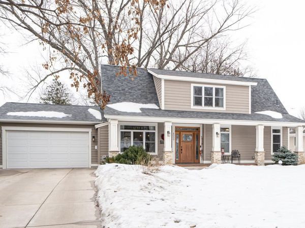 3000 Arona Street, Roseville, MN 55113