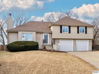 606 N 152nd Circle, Omaha, NE 68154
