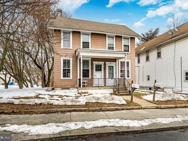 513 W 1ST AVENUE, PARKESBURG, PA 19365