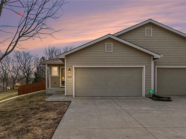 1020 Red Oaks Place, Topeka, KS 66615