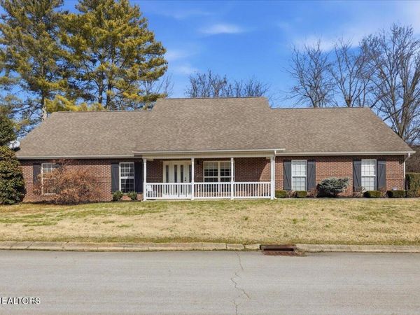 343 Royal Oaks Drive, Maryville, TN 37801