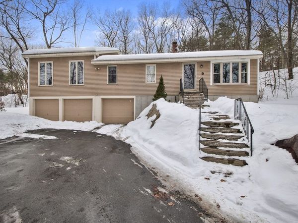 5 S Main St, Northbridge, MA 01534