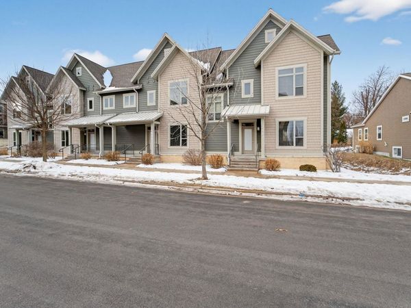 2817 No Oaks Ridge, Fitchburg, WI 53711