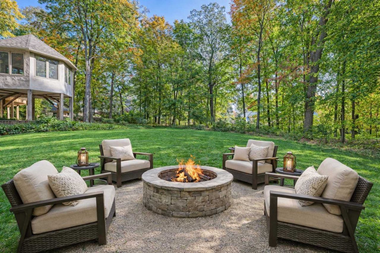 4 W Bay Lane, North Oaks, MN 55127