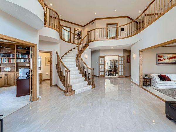 4 W Bay Lane, North Oaks, MN 55127