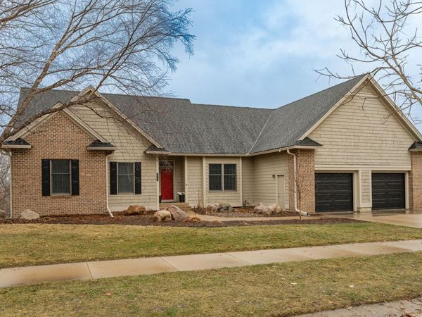 2011 Baihly Heights Drive SW, Rochester, MN 55902