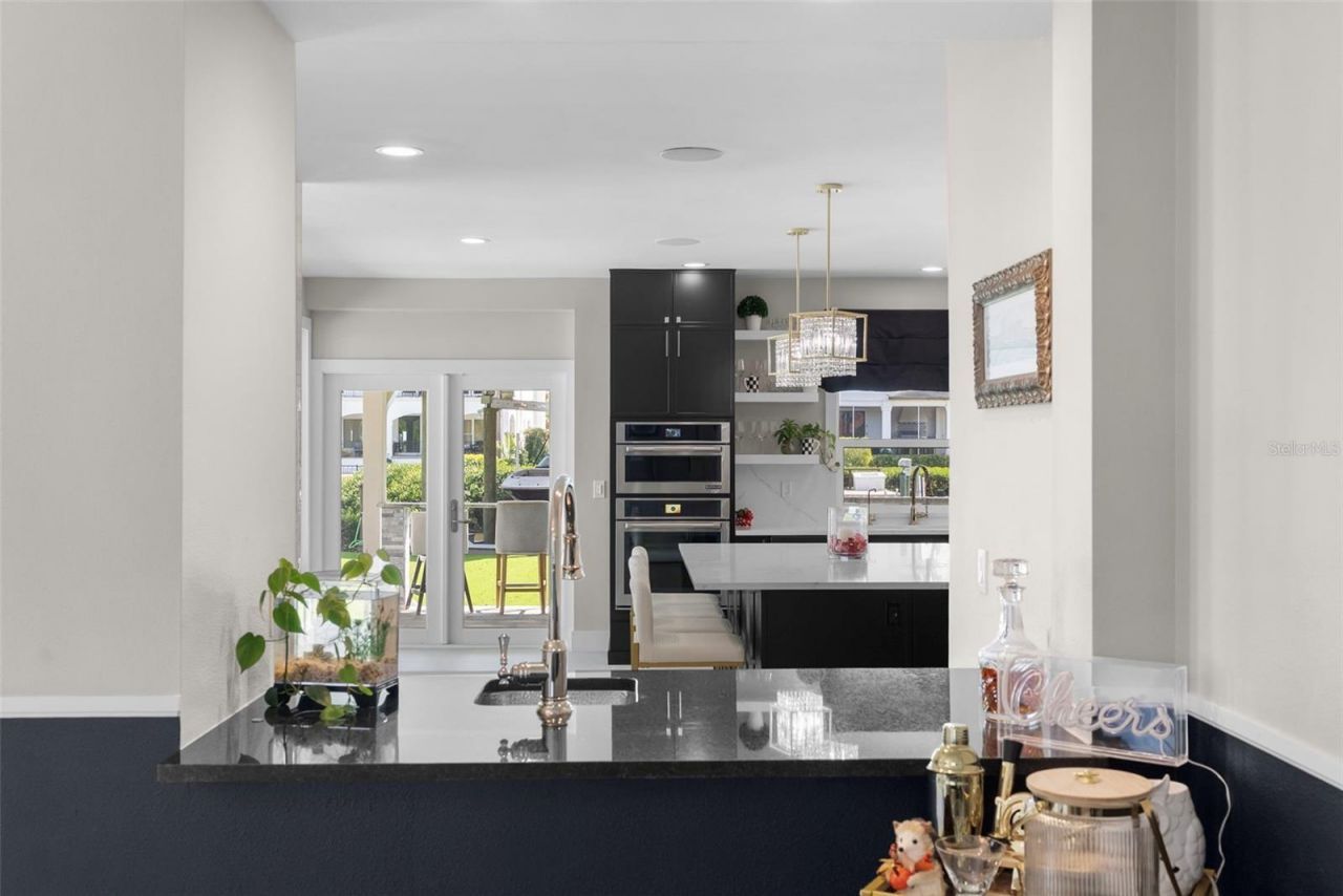 5018 S The Riviera Street, Tampa, FL 33609 Photo